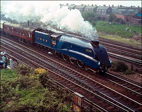 lner-a4-4-6-2-pacific-class-mallard-on-sunday-3-july-1938-reached-an-unbeaten-steam-locomotive-world-record-speed-of-126-mph-photo-courtesy-of-national-railway-museum-bbc-tyneside.jpg